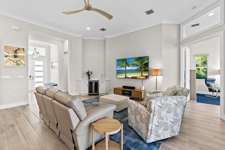 5577-Bent-Pine-Sq-HigMedia-021-1280