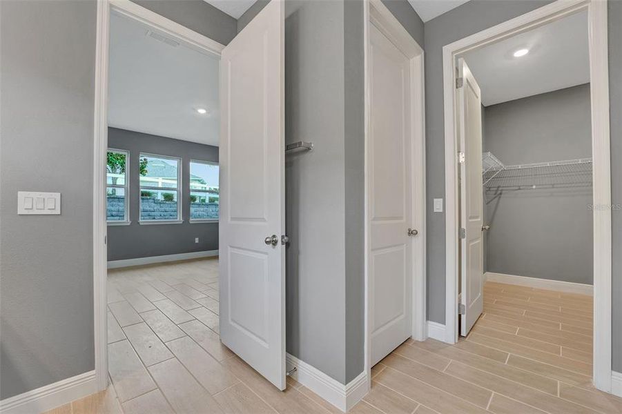 Spacious, unfurnished interior of a new home in Green Key Village, Lady Lake (Image 25). Spacious, unfurnished interior of a new home in Green Key Village, Lady Lake (Image 25).