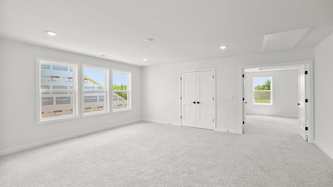 Spacious, unfurnished interior of a new home in Harrison Valley, Simpsonville (Image 28).
