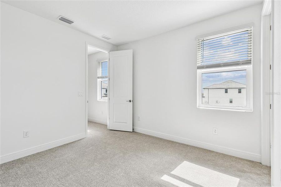 Spacious, unfurnished interior of a new home in Hawkstone, Sarasota (Image 40).