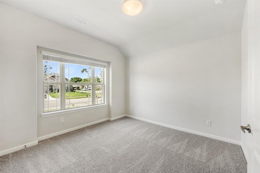 Spacious, unfurnished interior of a new home in Eagle Glen Elements, Alvarado (Image 21).