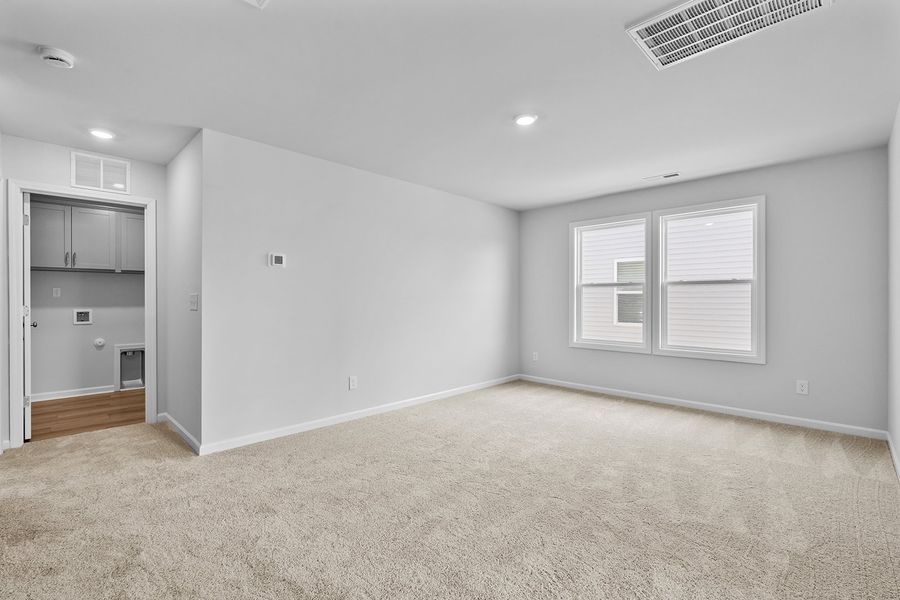 Spacious, unfurnished interior of a new home in Hanes Lake, Winston-Salem (Image 32). Spacious, unfurnished interior of a new home in Hanes Lake, Winston-Salem (Image 32).
