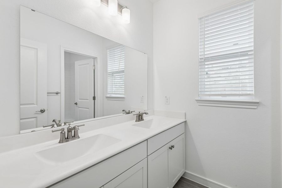 Hall bath (*Photo not of actual home and used for illustration purposes only.)