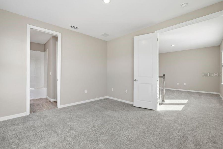 Spacious, unfurnished interior of a new home in Indigo Creek, Apollo Beach (Image 14).