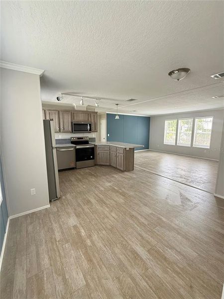 Spacious, unfurnished interior of a new home in , Zephyrhills (Image 10).