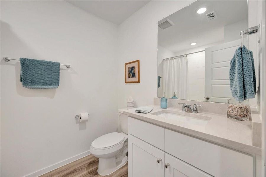 Furnished interior view inside a new home in Pelican Pointe, Texas City (Image 31).