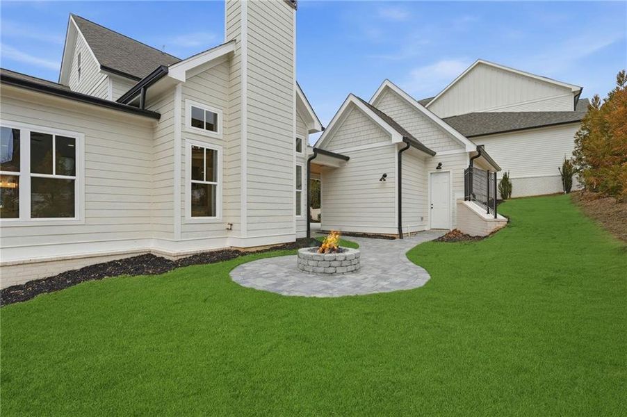 Exterior details and patio area of a home in , Dawsonville (Image 4).