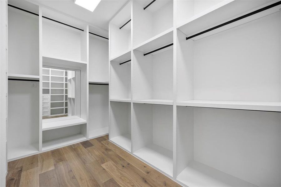 Spacious, unfurnished interior of a new home in , Waxahachie (Image 27).