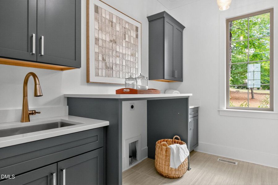 021-1920x1080-laundry-room 021-1920x1080-laundry-room