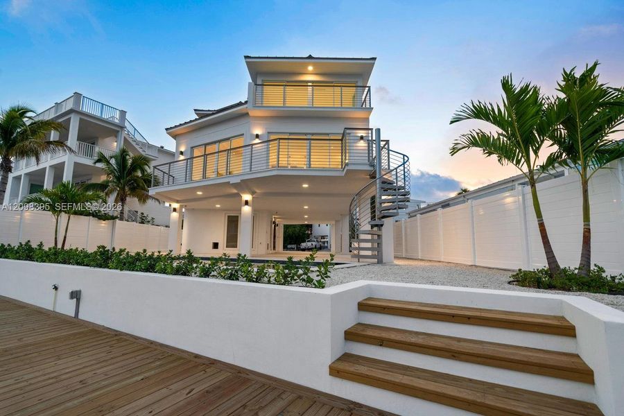 Exterior details and patio area of a home in , Key Largo (Image 34).