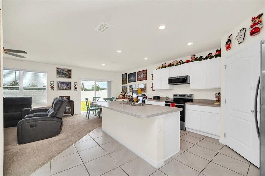 Furnished interior view inside a new home in Greenbrier, Tavares (Image 13).