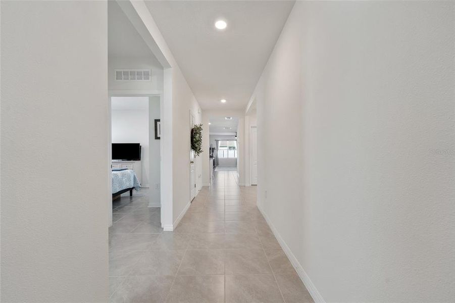 Spacious, unfurnished interior of a new home in Oak Pointe, Apopka (Image 21).