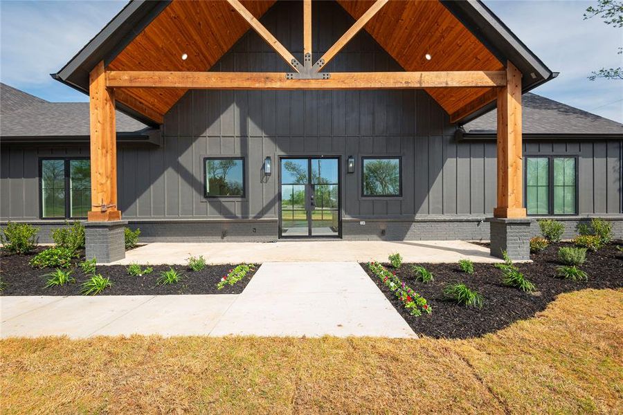 Exterior details and patio area of a home in , Celeste (Image 3).