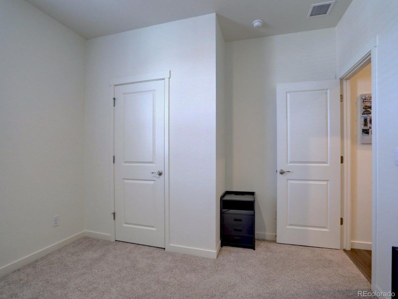 Spacious, unfurnished interior of a new home in Crystal Valley Pine Ridge, Castle Rock (Image 27).
