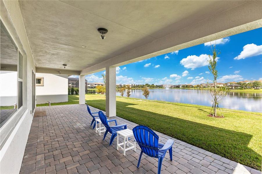 Exterior details and patio area of a home in , Orlando (Image 1).