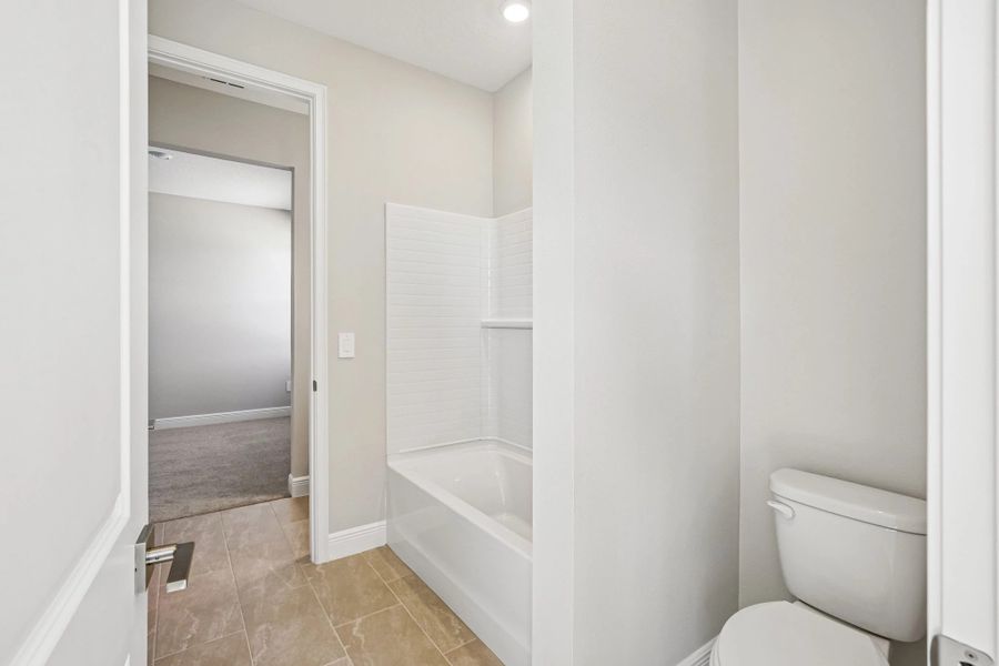 Shared tub/shower combo for bedroom 2 and 3