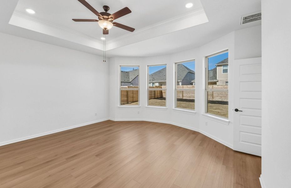 Spacious, unfurnished interior of a new home in Bluffview Reserve, Leander (Image 57).