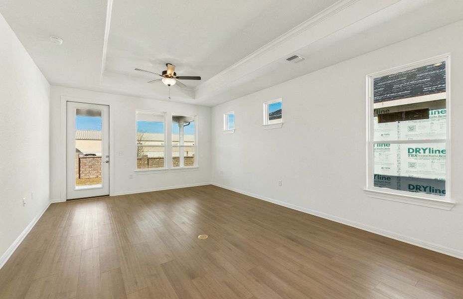 Spacious, unfurnished interior of a new home in Sun City Texas, Georgetown (Image 37).