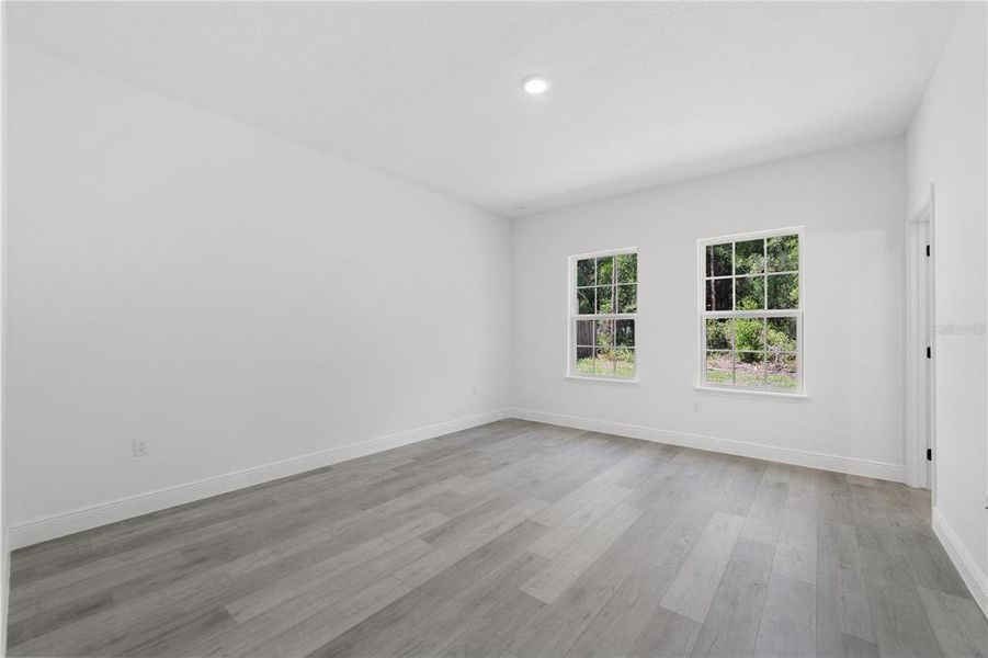 Spacious, unfurnished interior of a new home in , Citrus Springs (Image 25).