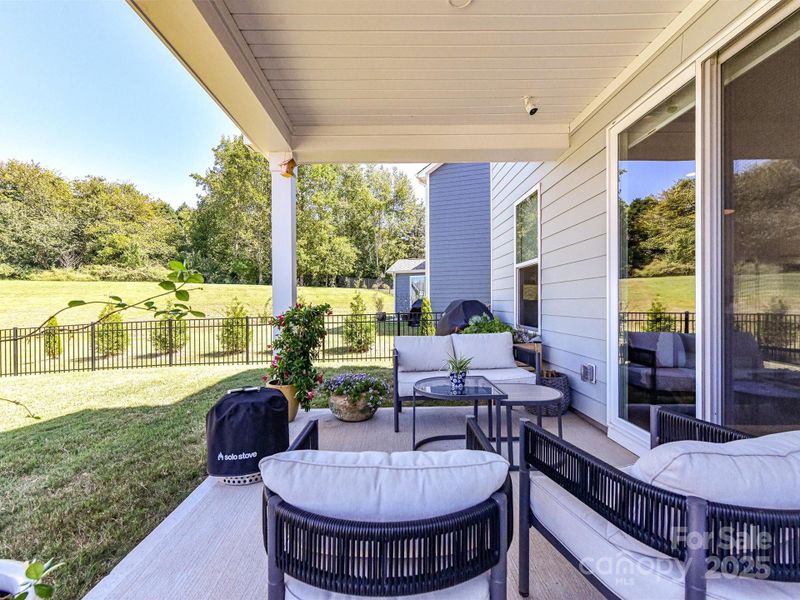 Covered Patio to relax & unwind!