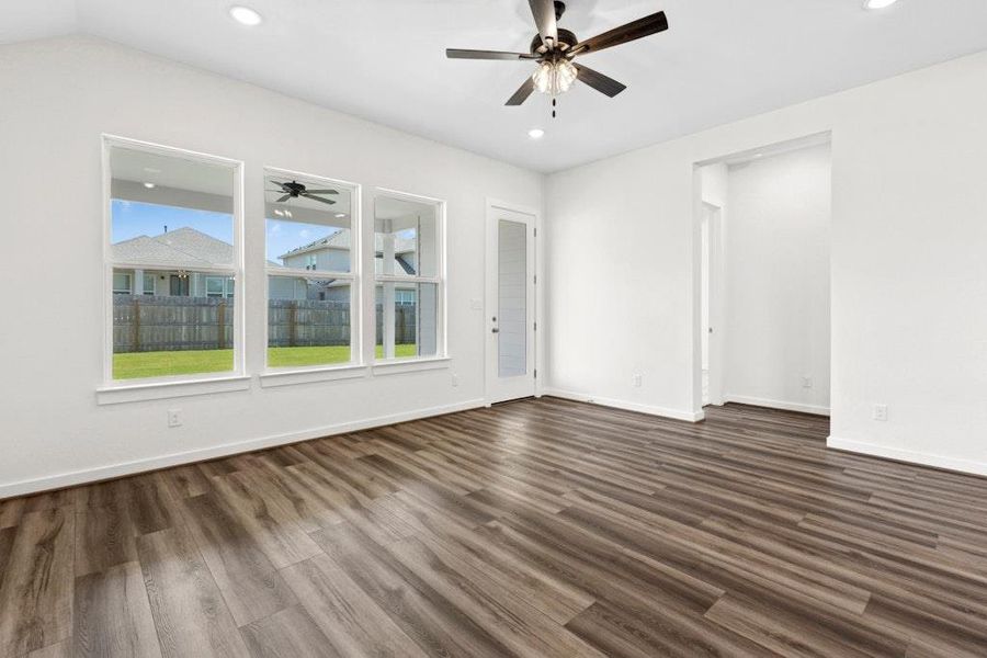 Spacious, unfurnished interior of a new home in University Heights, Round Rock (Image 26).