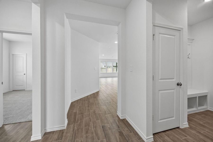 Spacious, unfurnished interior of a new home in Montgomery Bend, Montgomery (Image 20).