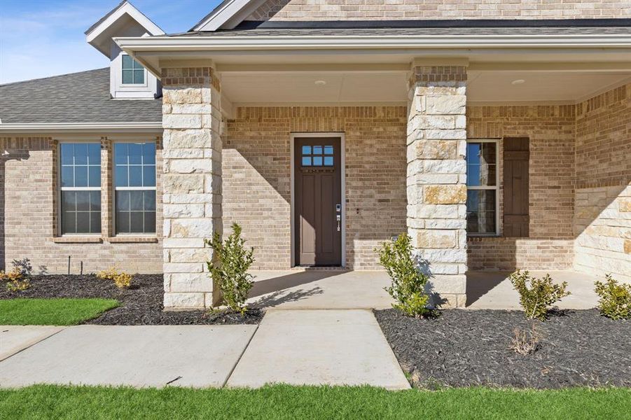 Property entrance with a porch