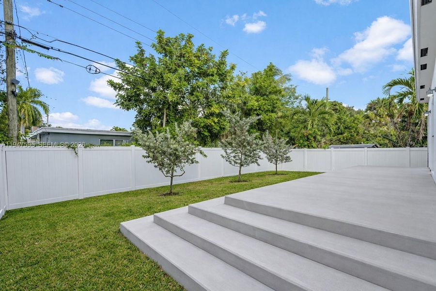 Exterior details and patio area of a home in , Fort Lauderdale (Image 3).