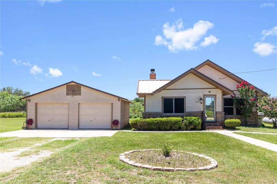 3800 CR 112, 4 bed, 1 bath, 2 living areas on 3 Acres with a 2-car garage
