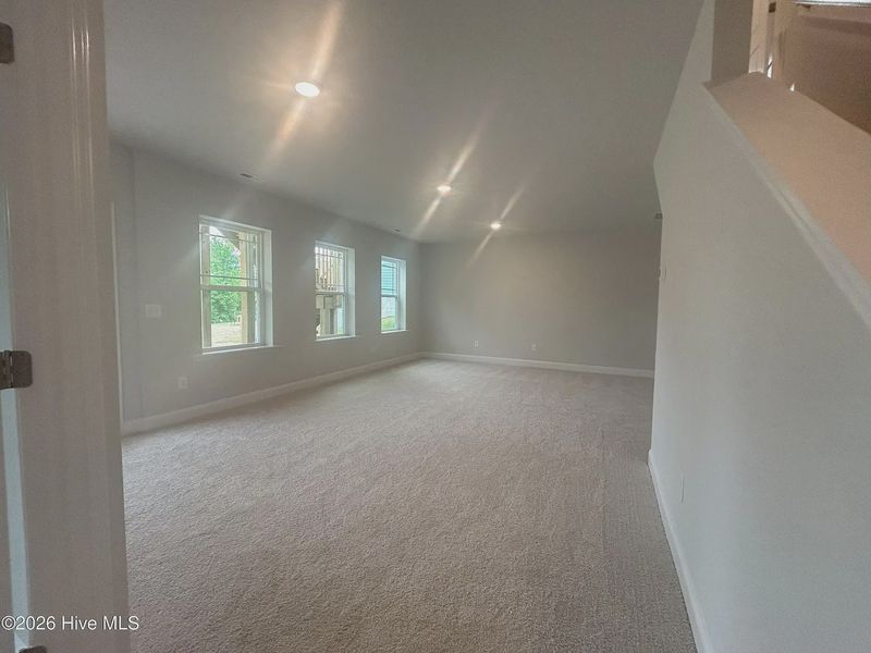 Spacious, unfurnished interior of a new home in Harvest Creek, Nashville (Image 24).