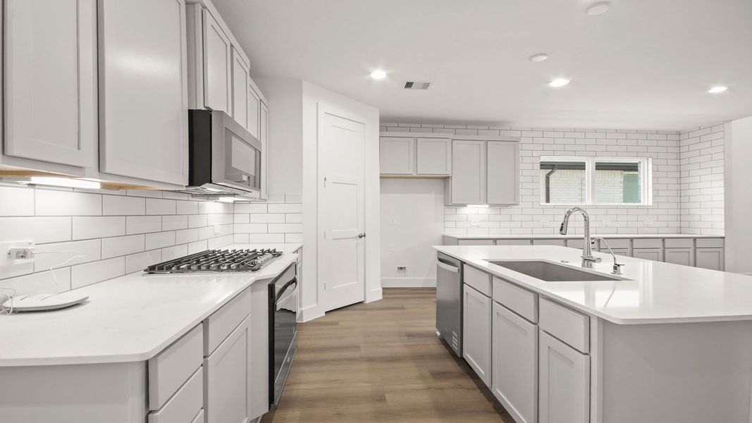 Furnished interior view inside a new home in Silverthorne, Conroe (Image 10).