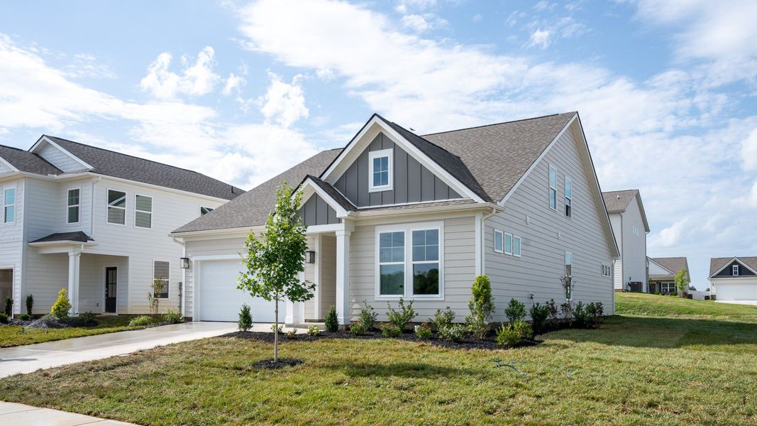 Exterior of Avondale floor plan with 2-car garage built in Shelbyville, TN
