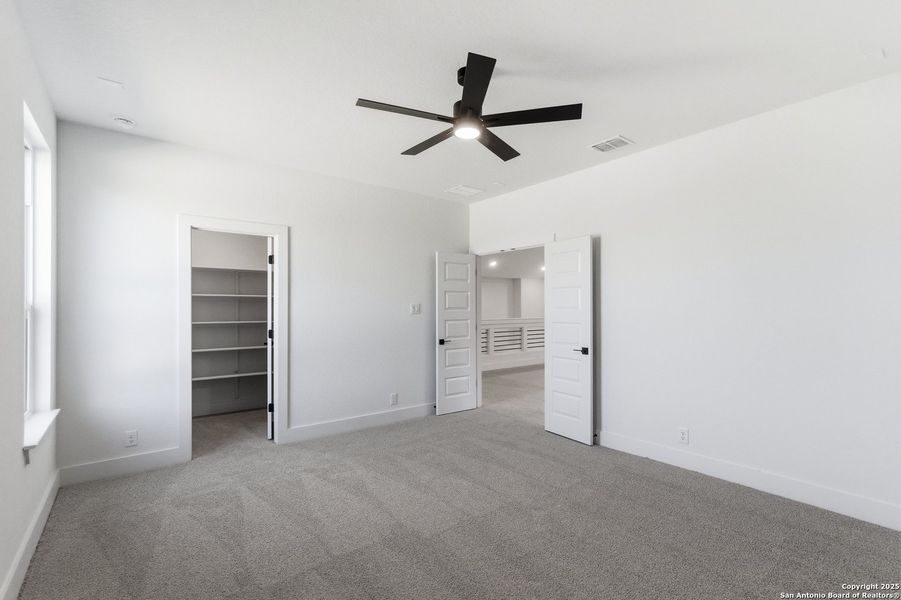 Spacious, unfurnished interior of a new home in Caliza Reserve, Boerne (Image 44).