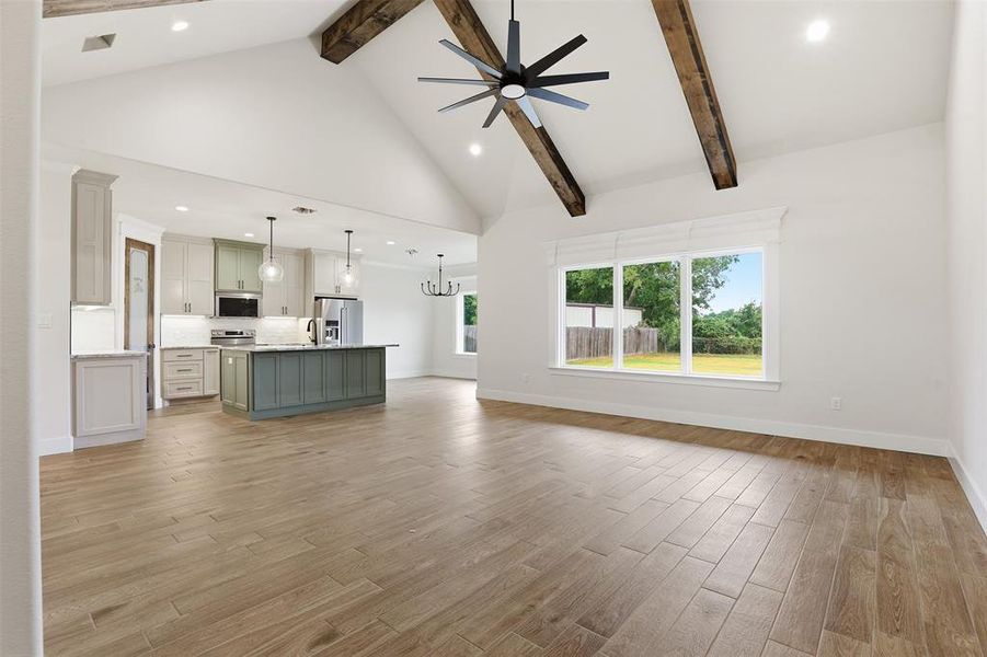 Spacious, unfurnished interior of a new home in , Granbury (Image 14).