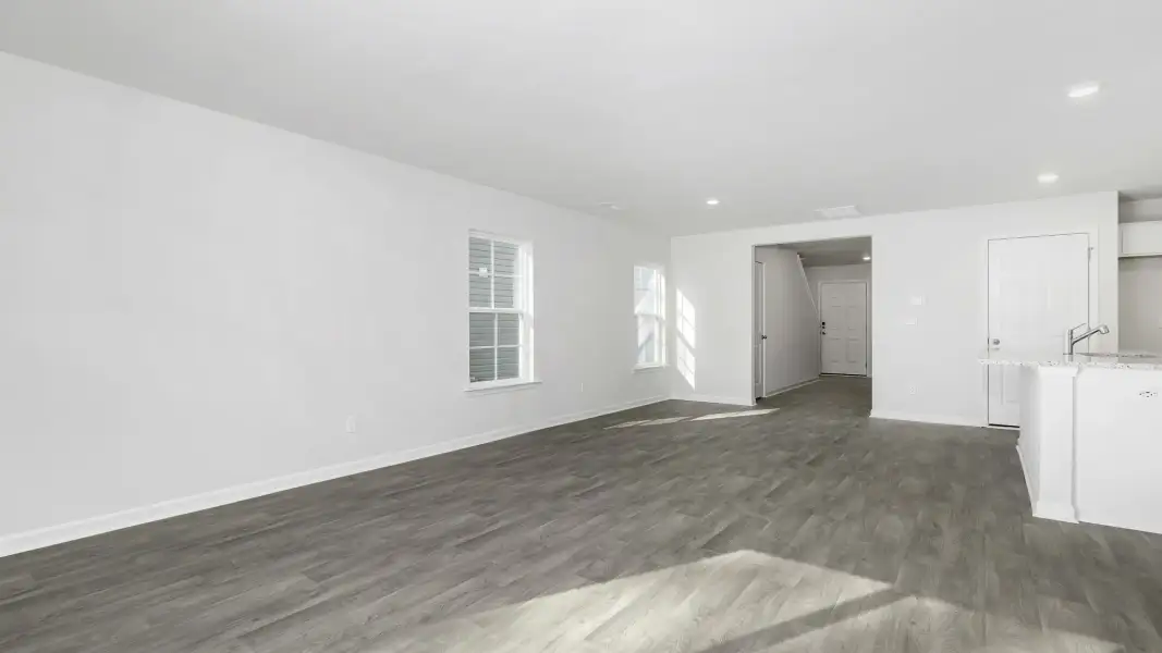 Spacious, unfurnished interior of a new home in Willow Mill, Thomasville (Image 10).