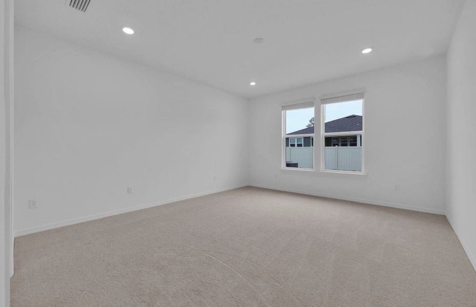Spacious, unfurnished interior of a new home in Hyland Trail, Green Cove Springs (Image 14).