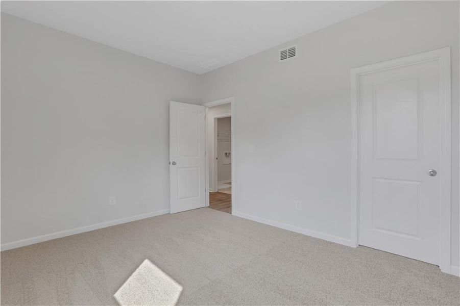 Spacious, unfurnished interior of a new home in Cambridge at Steels Bridge, Canton (Image 31).