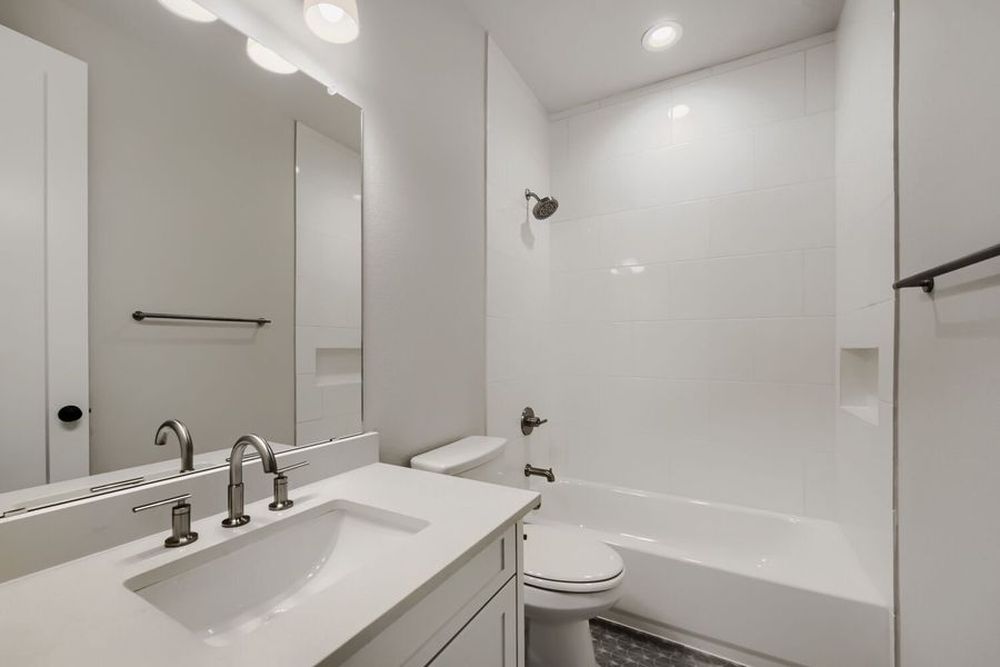 11300 Cider - Full Bathroom