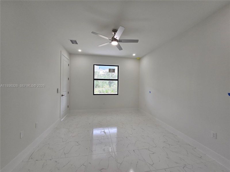 Spacious, unfurnished interior of a new home in , Lehigh Acres (Image 22).