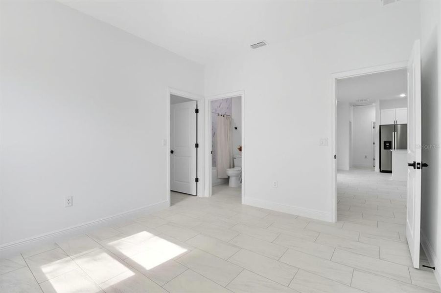 Spacious, unfurnished interior of a new home in , Citrus Springs (Image 29).