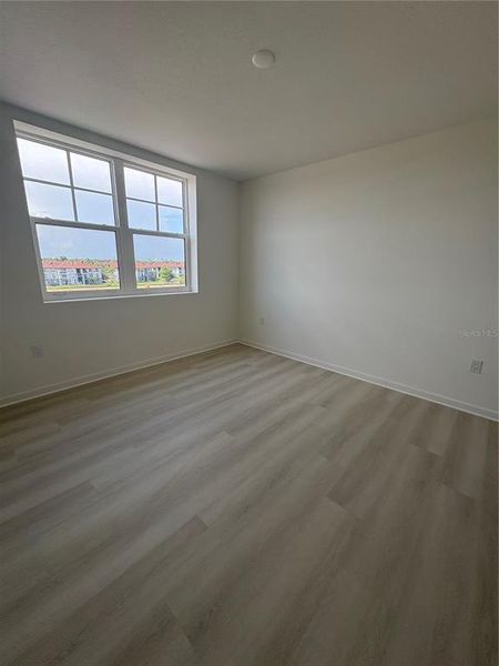 Spacious, unfurnished interior of a new home in , Orlando (Image 9).