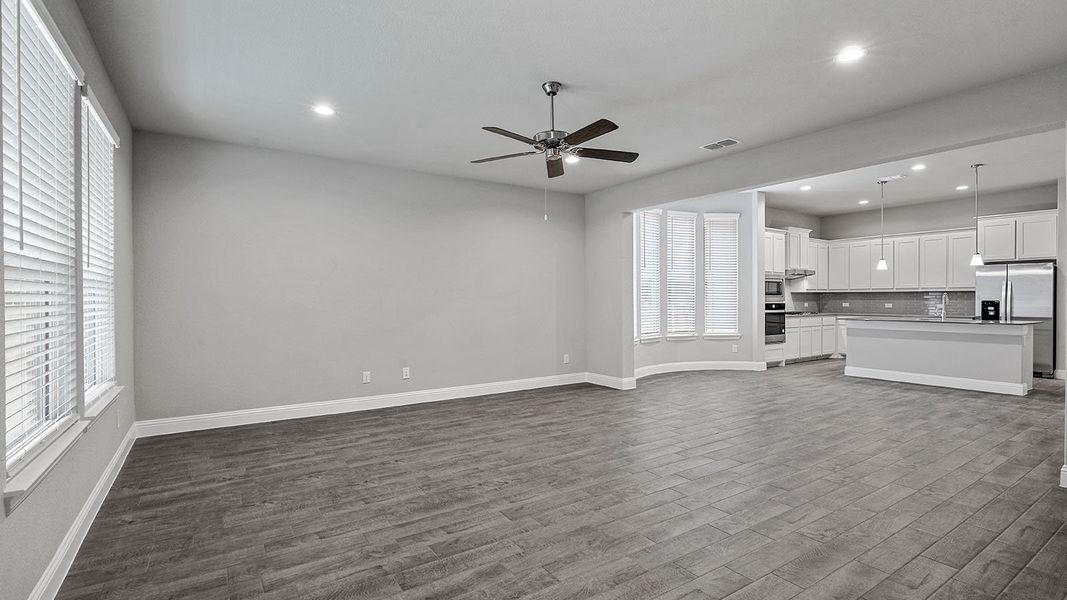 Spacious, unfurnished interior of a new home in Eagle Creek, Denton (Image 16).