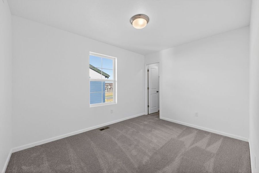 Spacious, unfurnished interior of a new home in Parterre, Thornton (Image 14).