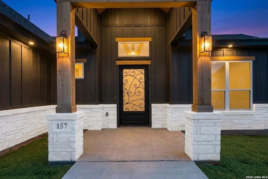 Exterior details and patio area of a home in , La Vernia (Image 3).