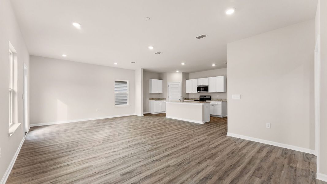 Spacious, unfurnished interior of a new home in Liberty, Panama City (Image 17).