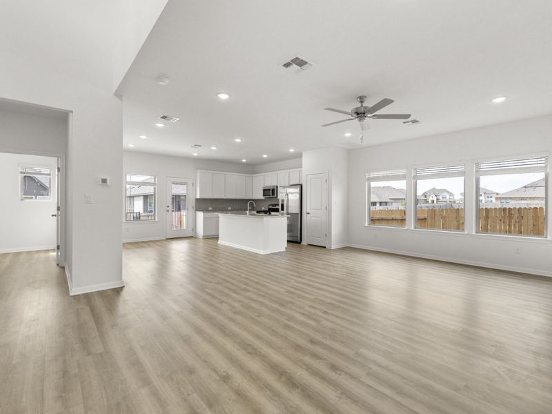 Spacious, unfurnished interior of a new home in Crosswinds, Kyle (Image 21).