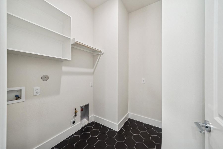 Spacious, unfurnished interior of a new home in Spring Valley Creek, Houston (Image 40).