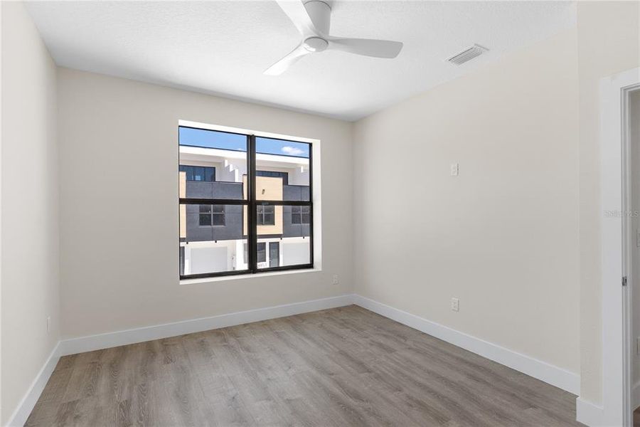 Spacious, unfurnished interior of a new home in , Tampa (Image 29).