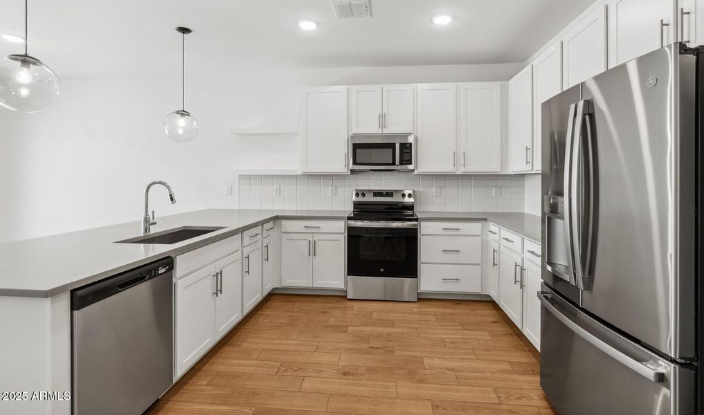 MR Lot #80 Kitchen (3) (Large)