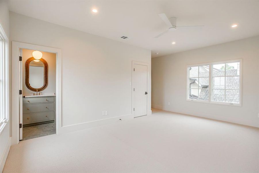 Spacious, unfurnished interior of a new home in , Aledo (Image 37). Spacious, unfurnished interior of a new home in , Aledo (Image 37).